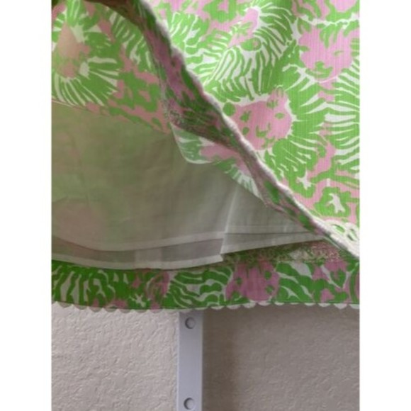 Lilly Pulitzer Sunnyside Skirt | Size 2 | Pink Green Lion Print | Crochet/Lace - Picture 3 of 6